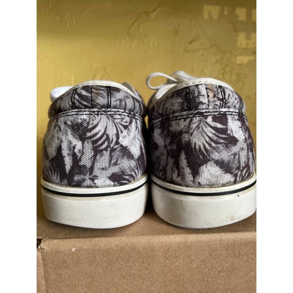 Nike Floral Print Canvas Sneakers Men’s Size 12 Gray White Low Lace Up Athletic main image 4